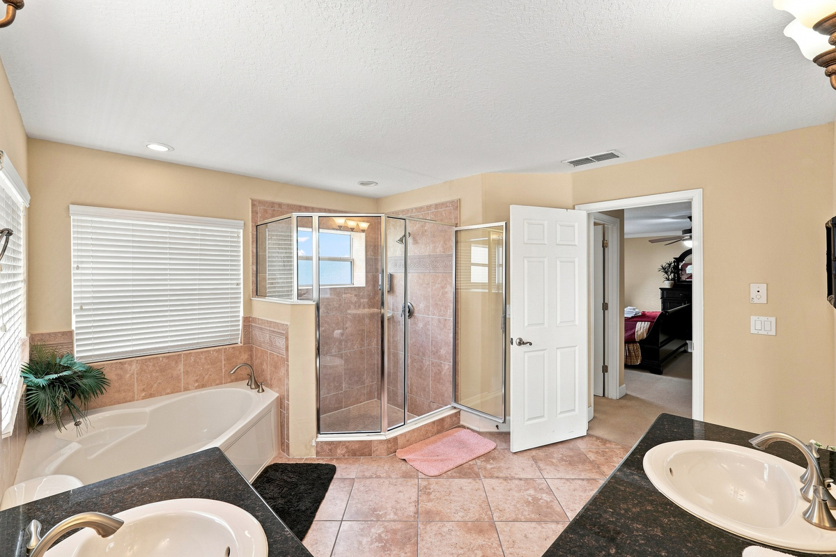 Downstairs en suite