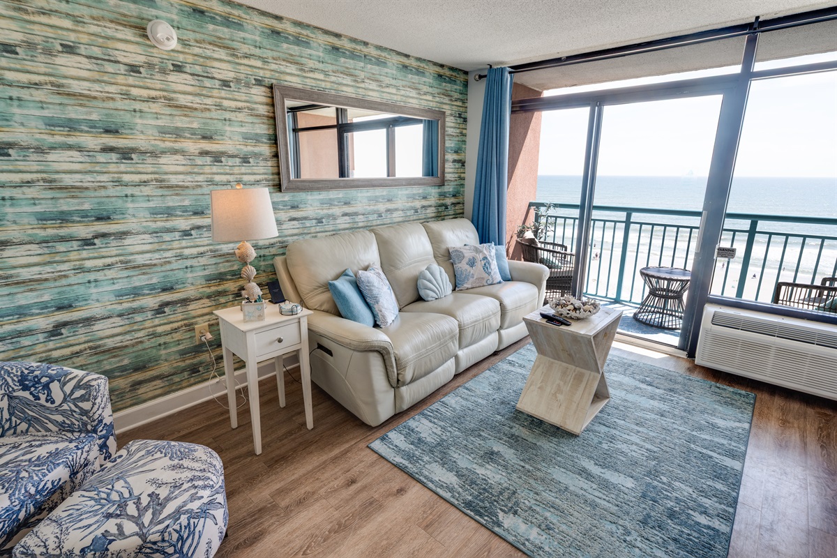 Large Living Room, Beautifully Decorated with Amazing Views