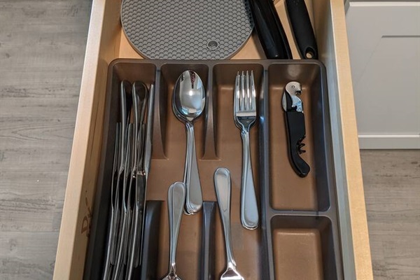 Full cutlery set!