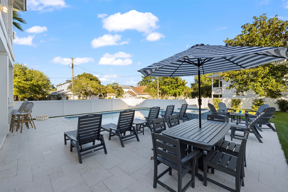 Outdoor dining table with umbrella seats 6