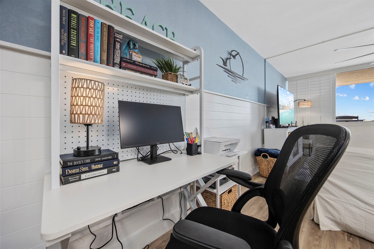 Desk area with monitor and printer if you MUST work!