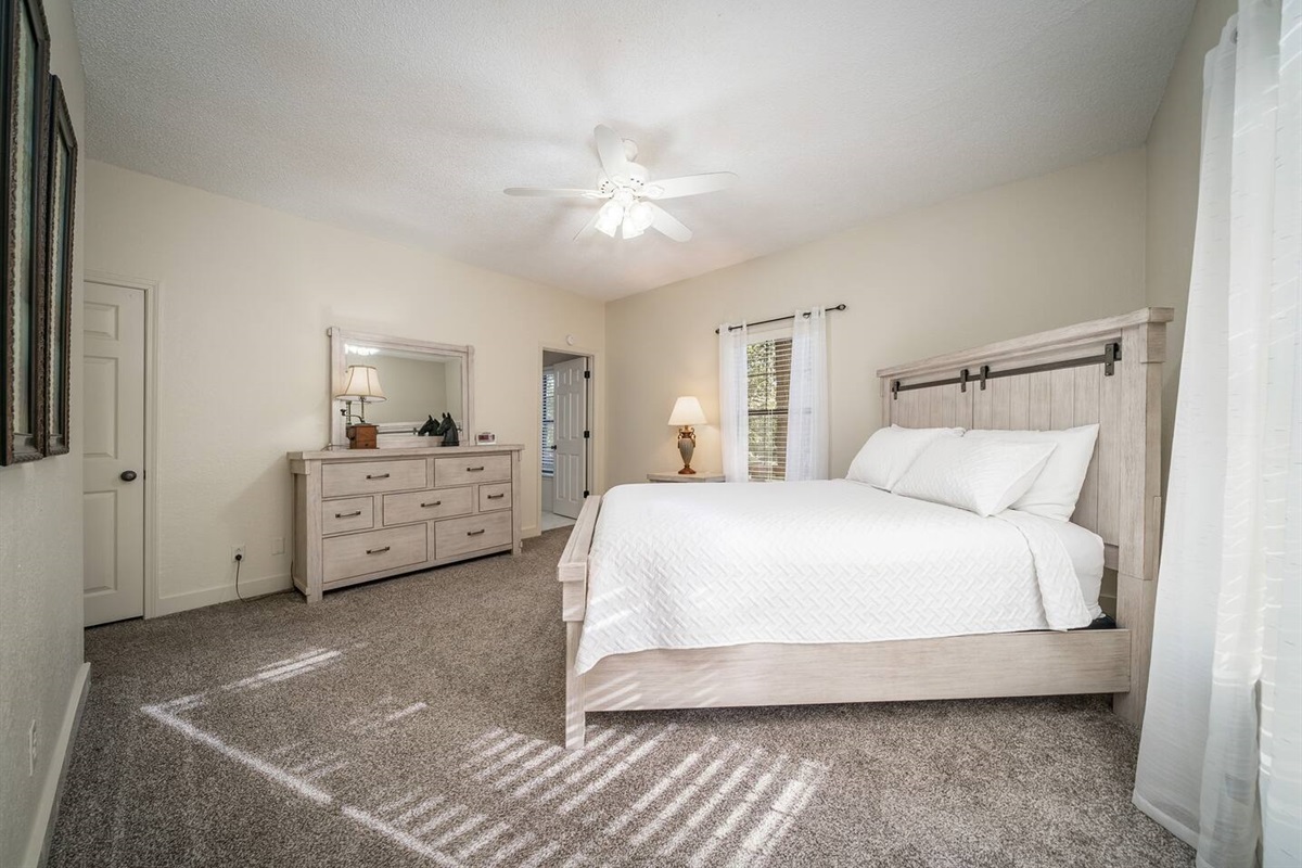 -Queen Bedroom (1of2) from main passageway.