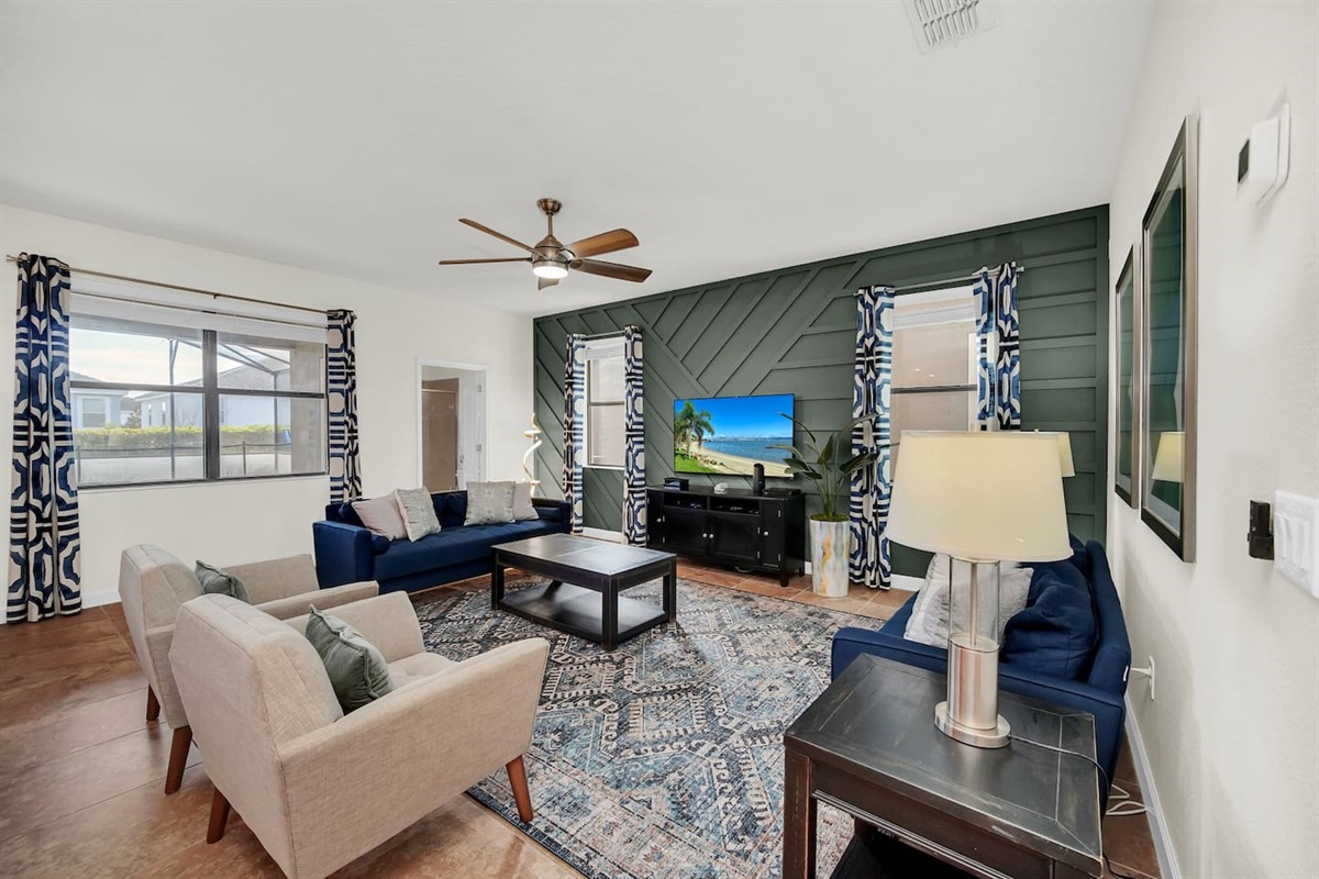 Family Room: Beautiful renovated Room to experience a comfortable luxurious experience while you relax to hang out or watch tv