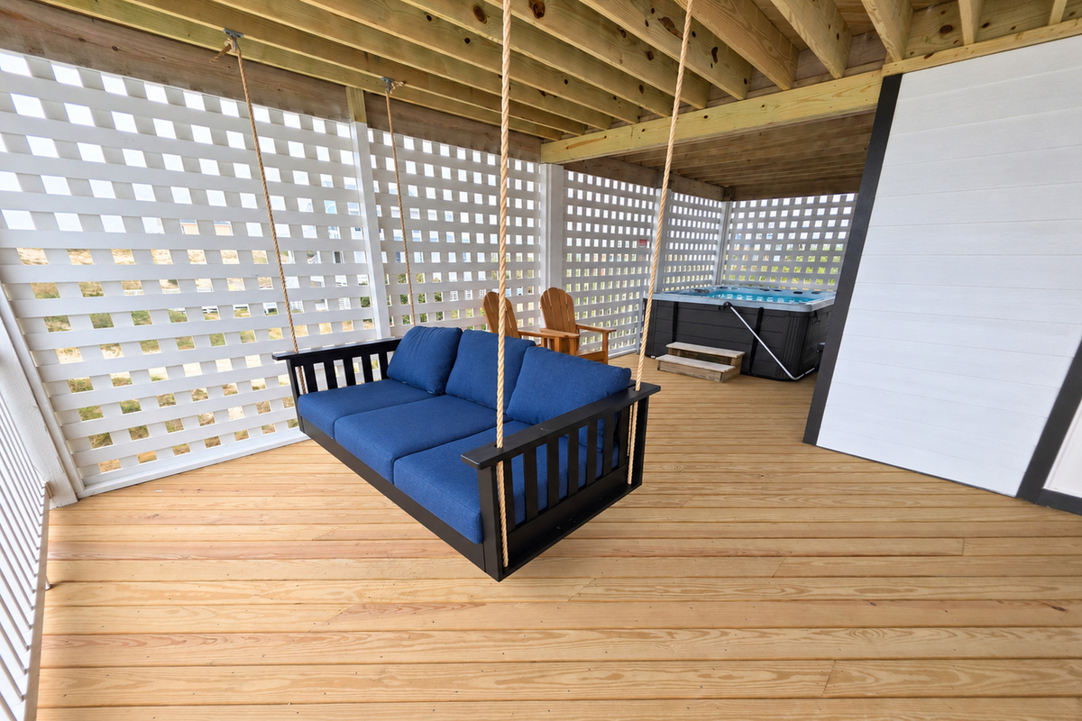 Mid level deck. Swing while soaking in the ocean views and ocean breeze. 