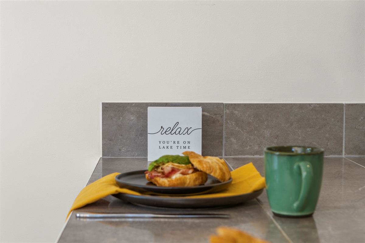 Full Kitchen: Savor delicious bites with a lakeside view and inviting decor!