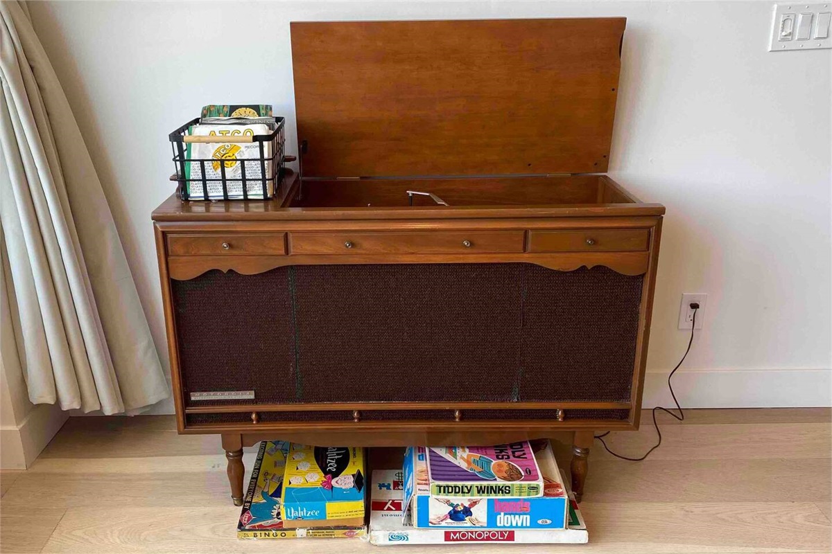 1960s Motorola High Fidelity stereophonic record player

All 45s - most first recordings!!
1950s—1970s top hits (see other picture for list)

1960s board games !