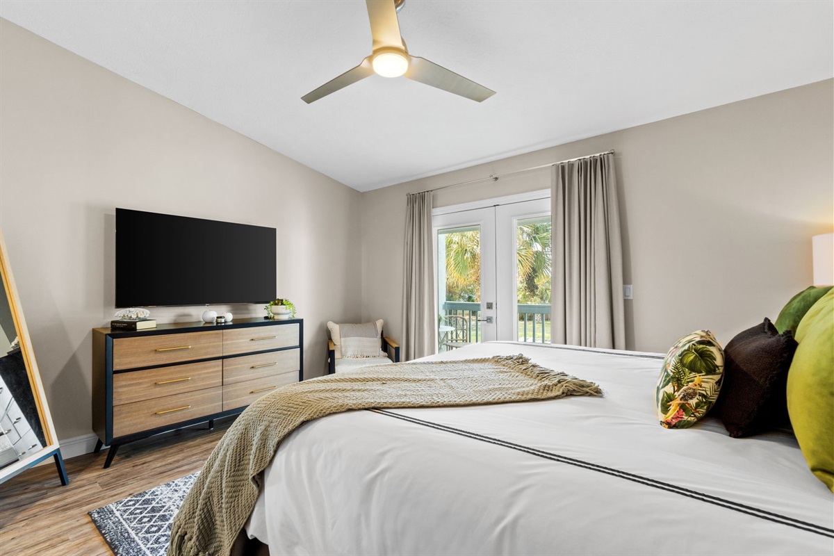 Bedroom with Queen Bed