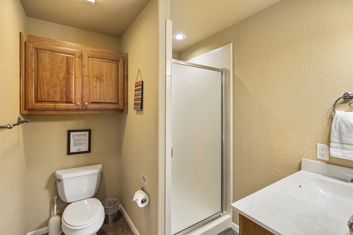 Private en-suite bathroom attached to the upstairs king room.