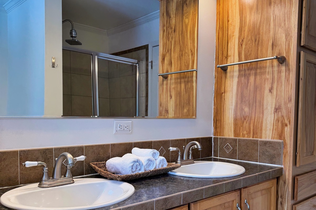 Double vanity in primary bathroom.