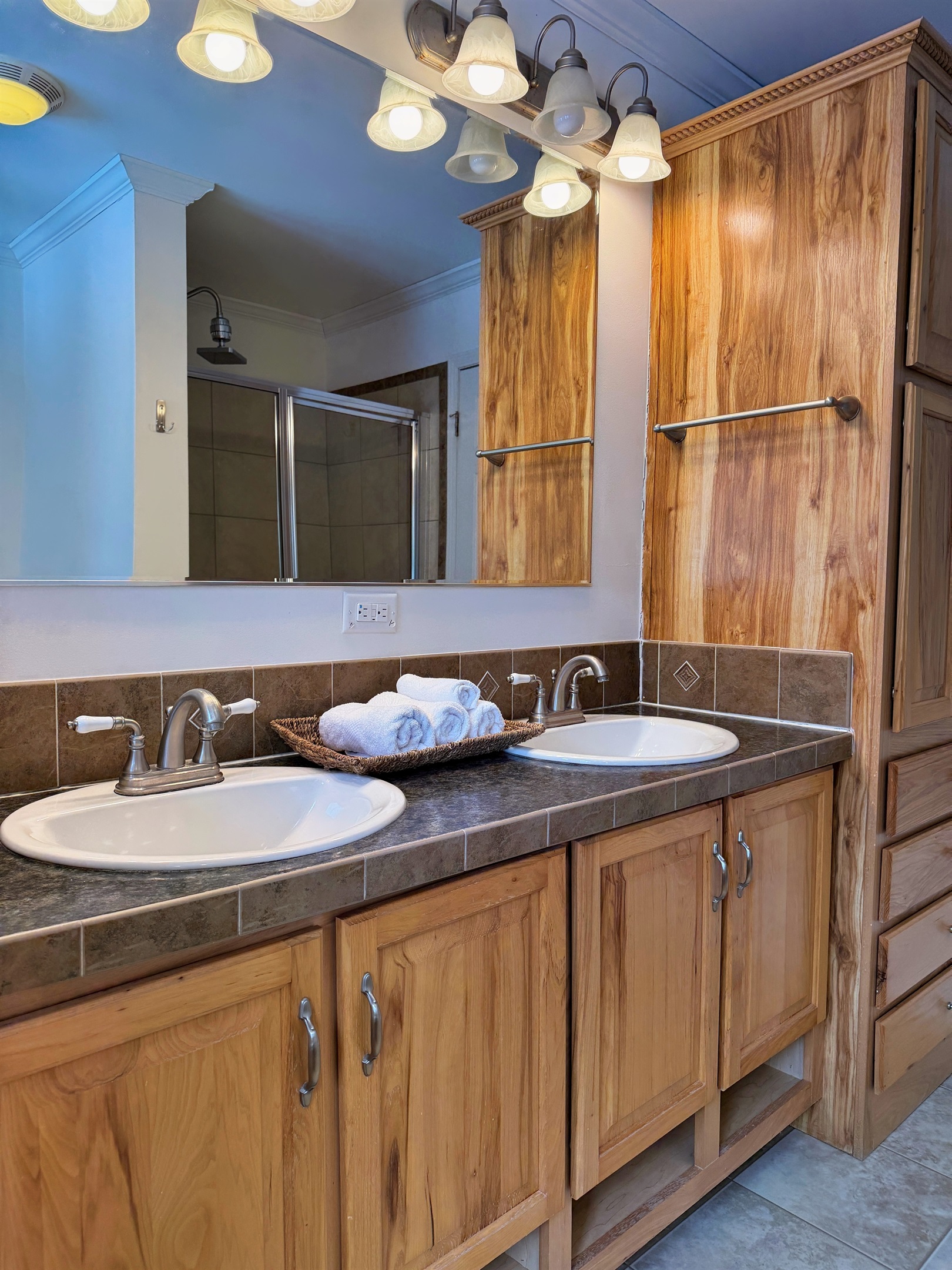 Double vanity in primary bathroom.