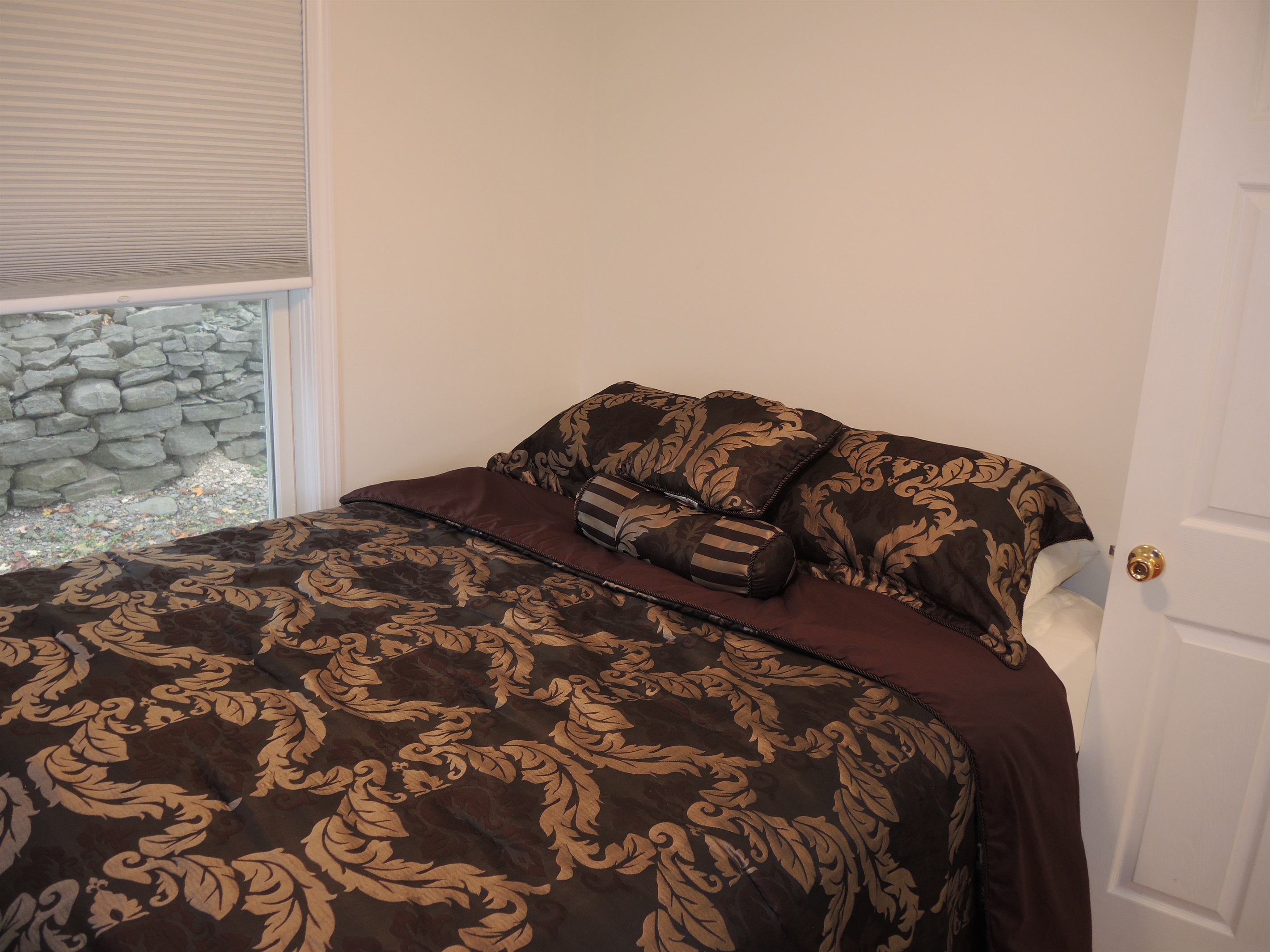 Main level Queen bedroom