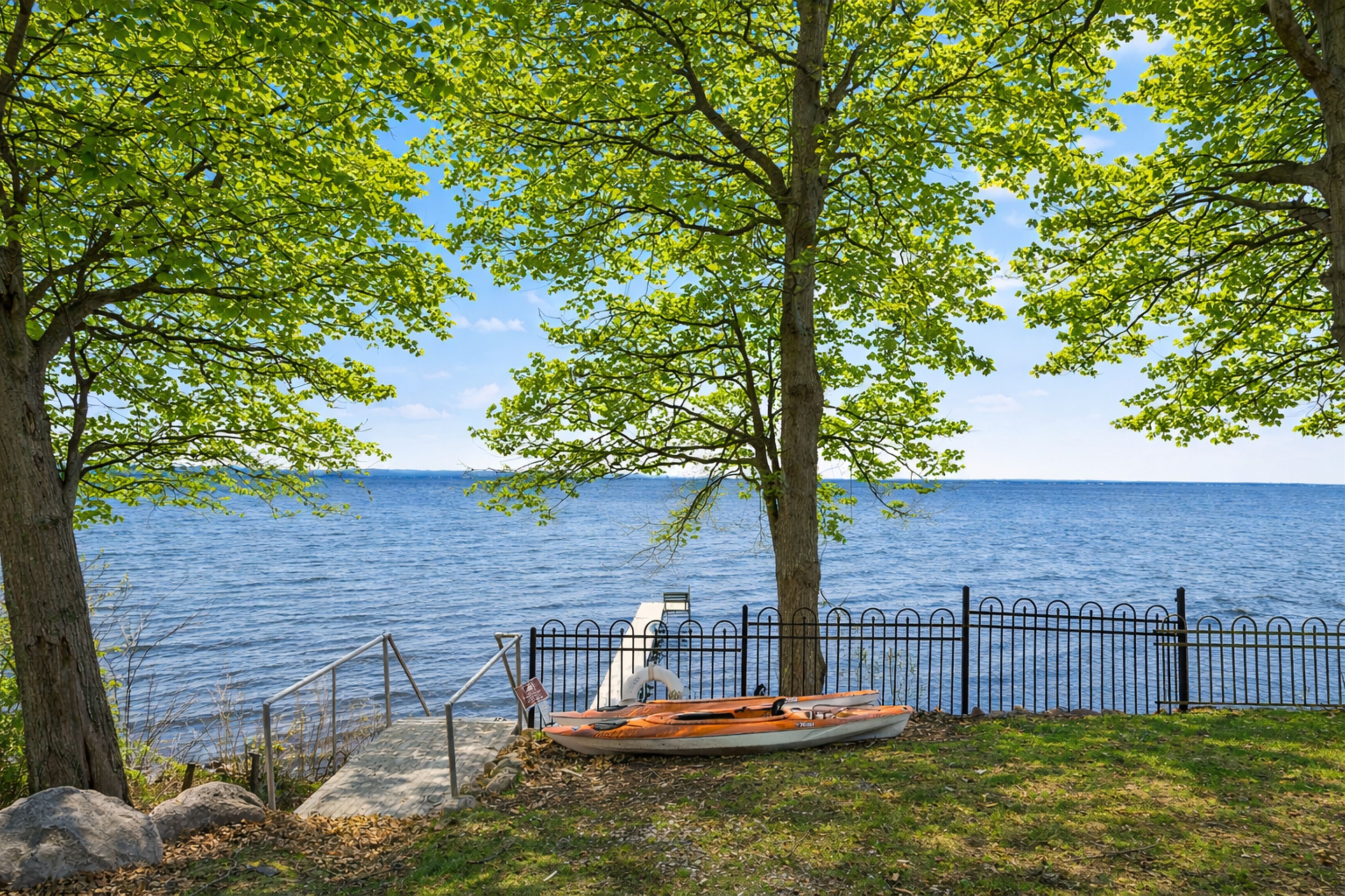 A spacious outdoor dining area overlooking the water, perfect for meals al fresco while enjoying the lake breeze.