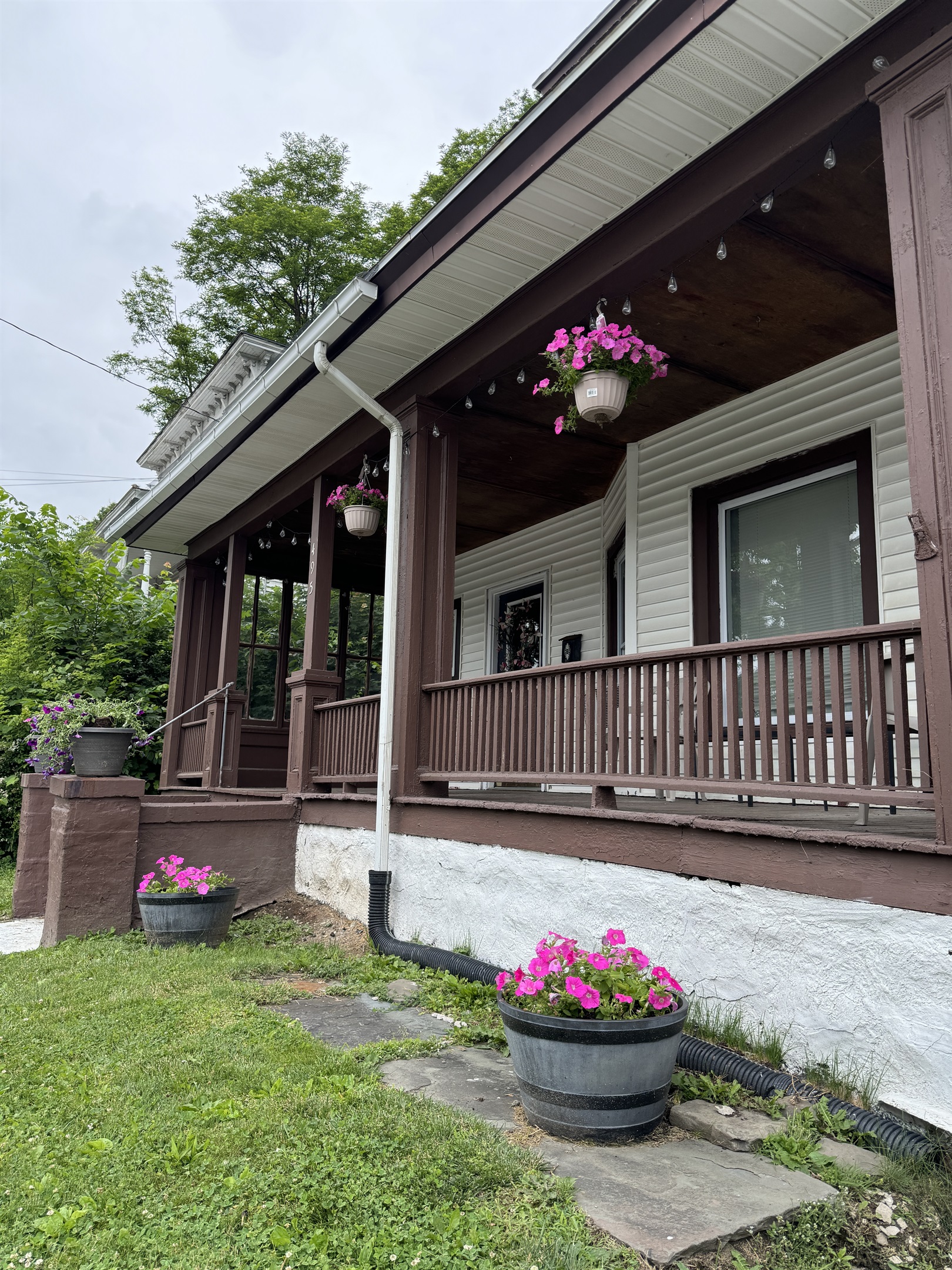 495 Main porch