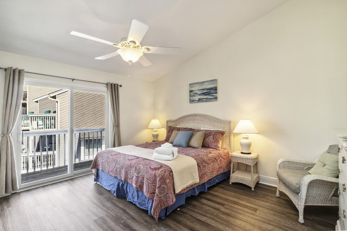 Wake up in the king master suite refreshed &mdash; Gulf light filters in before the rest of the world stirs.