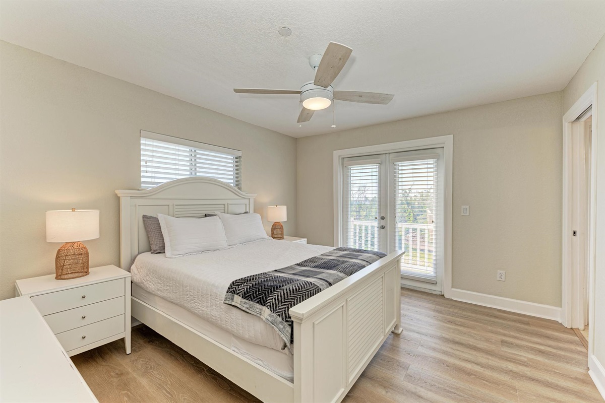 Bedroom (1 Queen Bed), Ensuite Bathroom + Full Closet