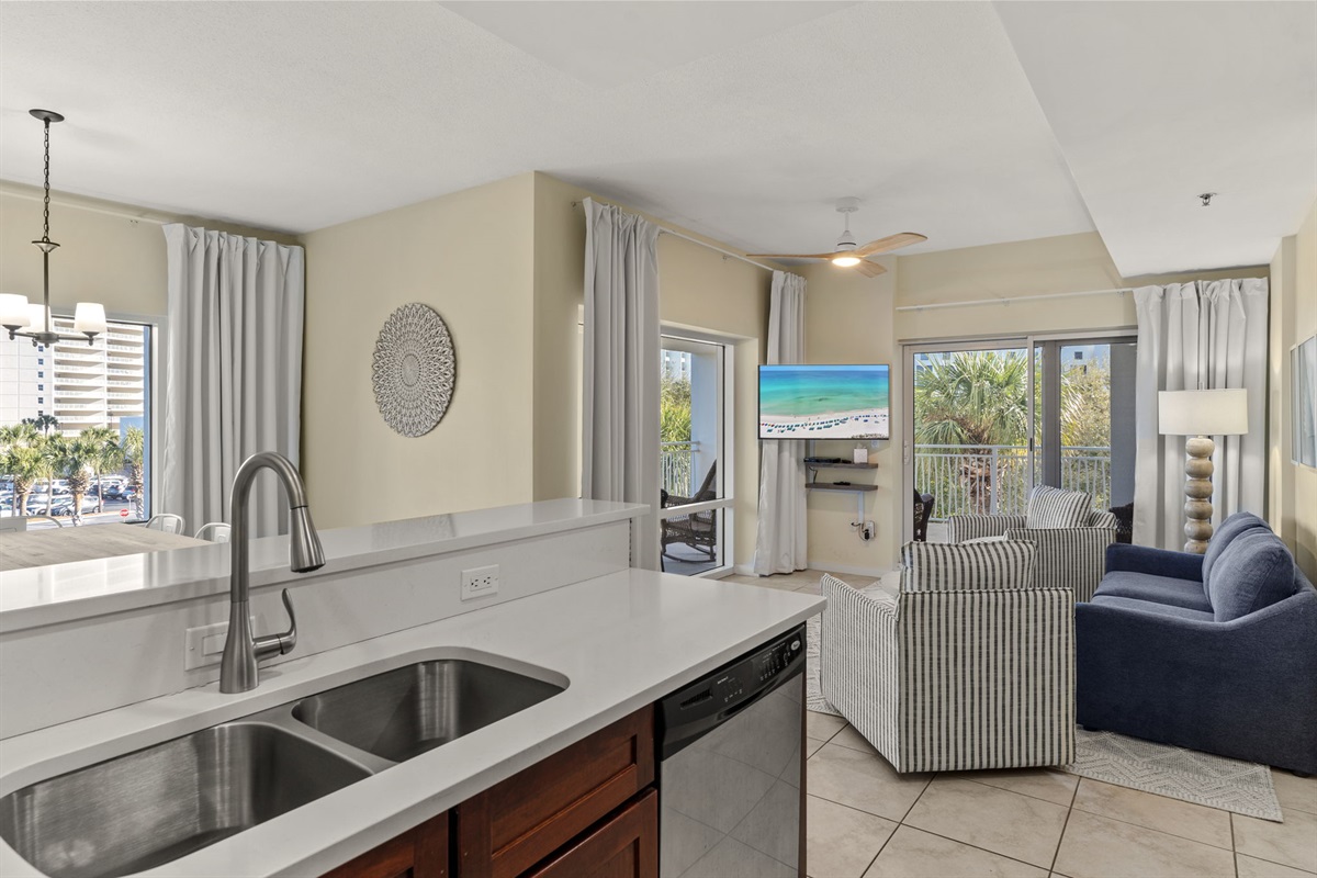 Overlooks Kitchen/Dining