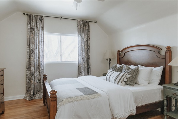 Wake up to LAKE VIEWS in this vintage queen-sized bed. A plush mattress, soft and firm pillows, layers of blankets, and blackout curtains allow you to sleep like a baby.