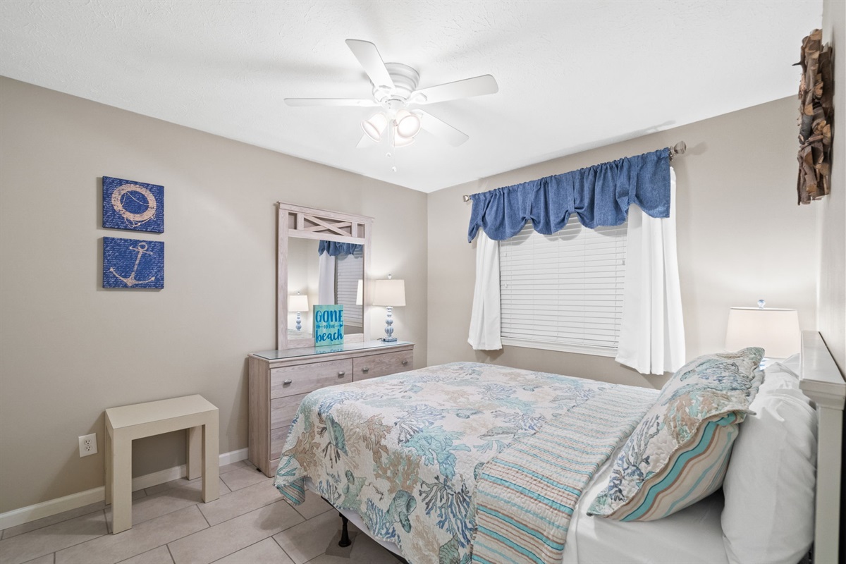 Bedroom with Queen Bed