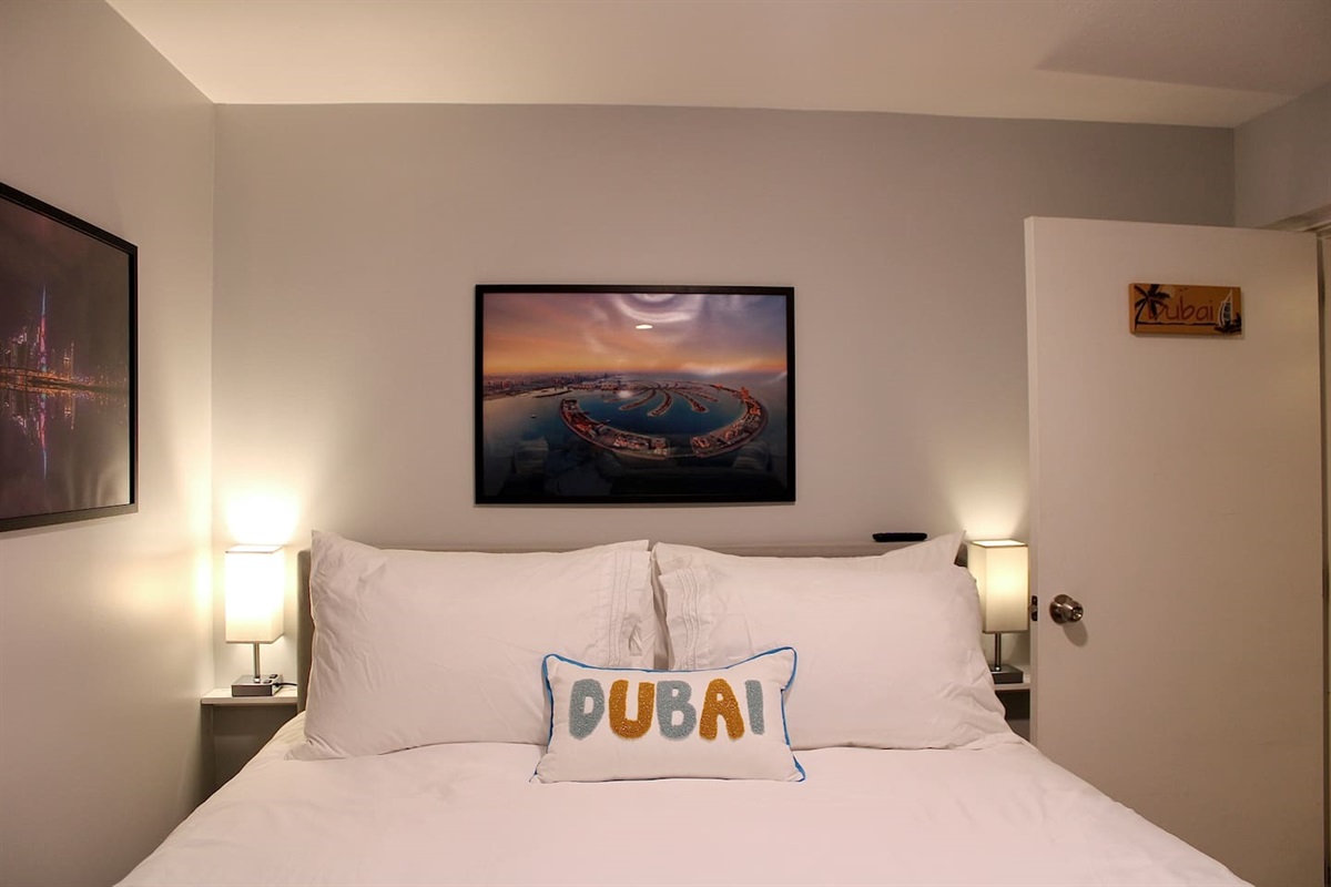 Queen Bed in the Garden Level Dubai Room.