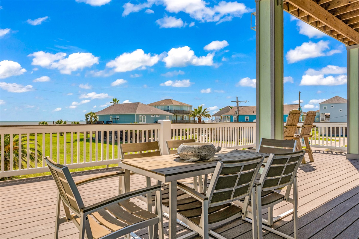 Crystal Paradise Outdoor Space: Private outdoor space with elevated vantage point and sweeping outlook.