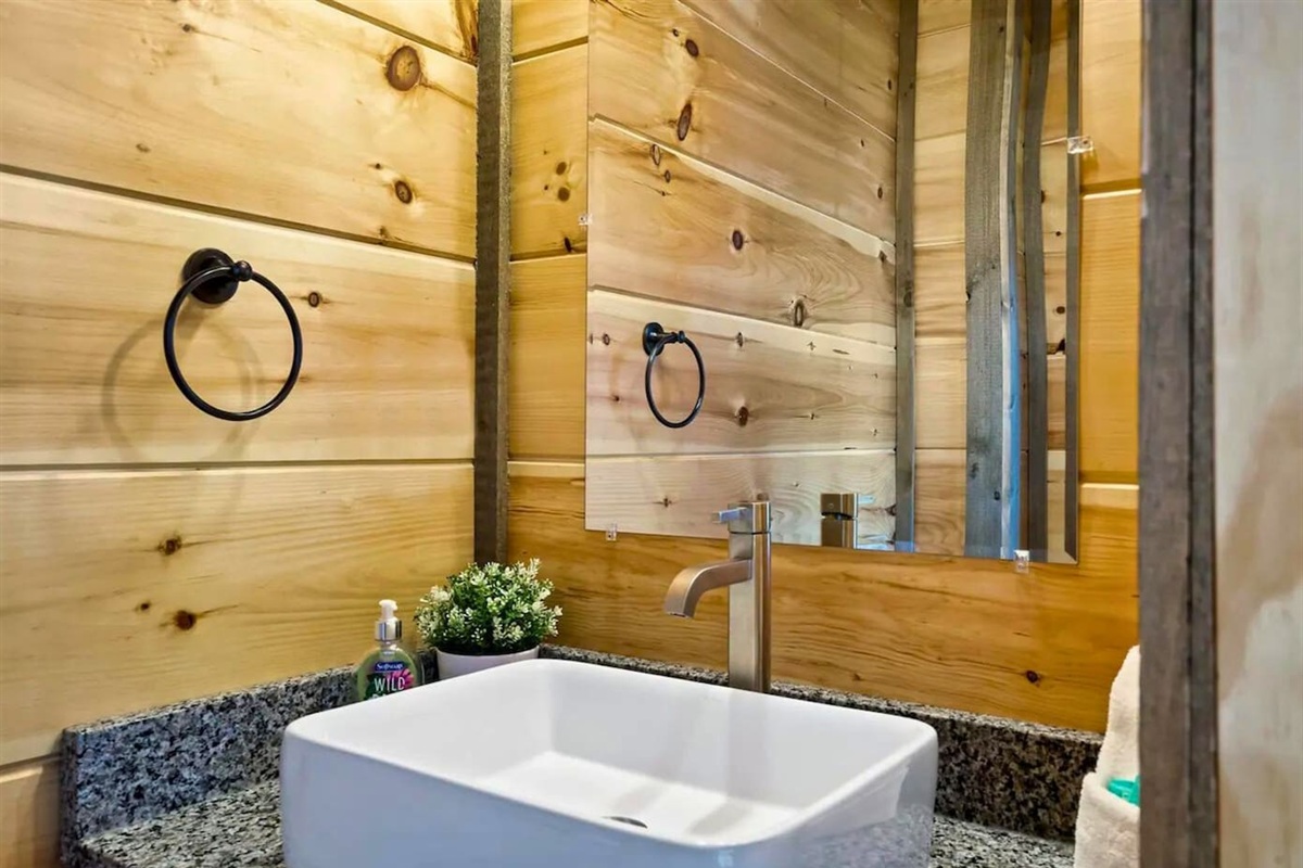 This Counter Compliments the Rustic Wood Theme Nicely