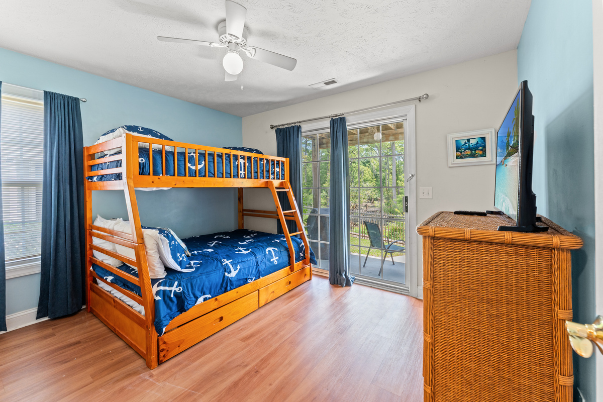 4th Bedroom Downstairs - Bunk Beds / Full and Twin