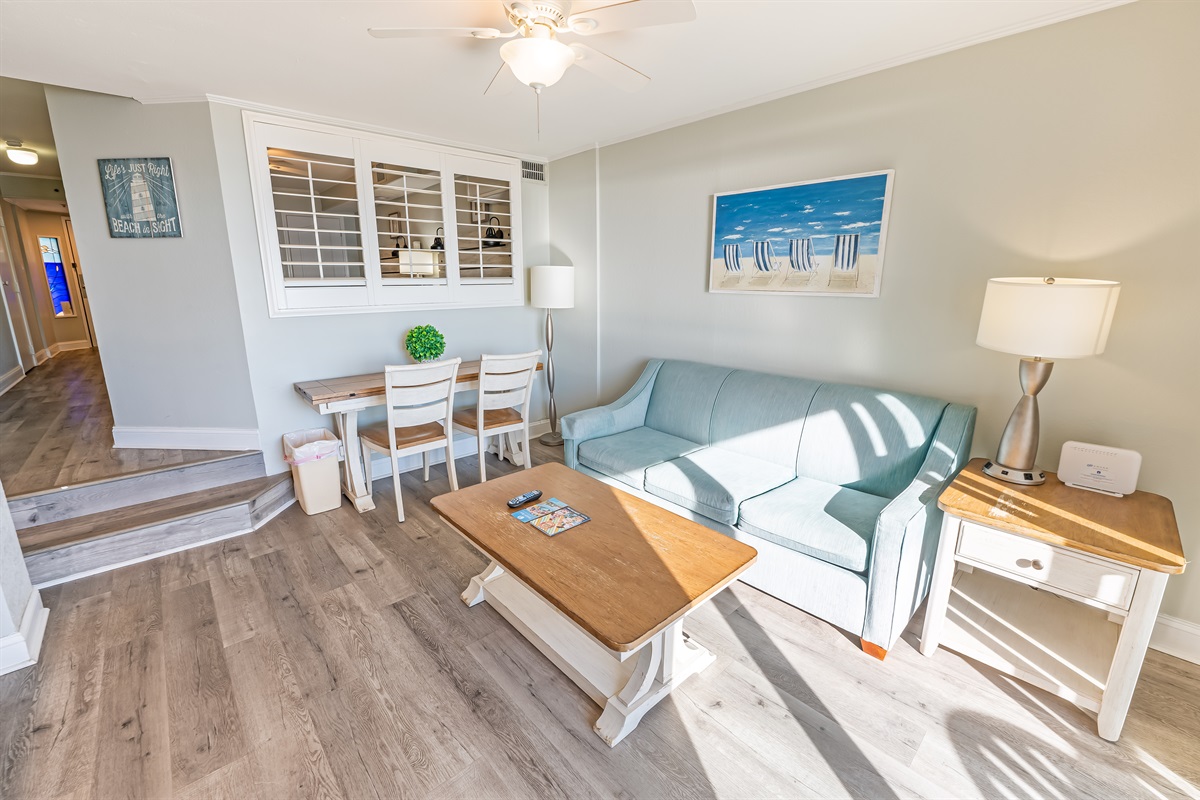 Living Room with Stunning Views🌊☀️