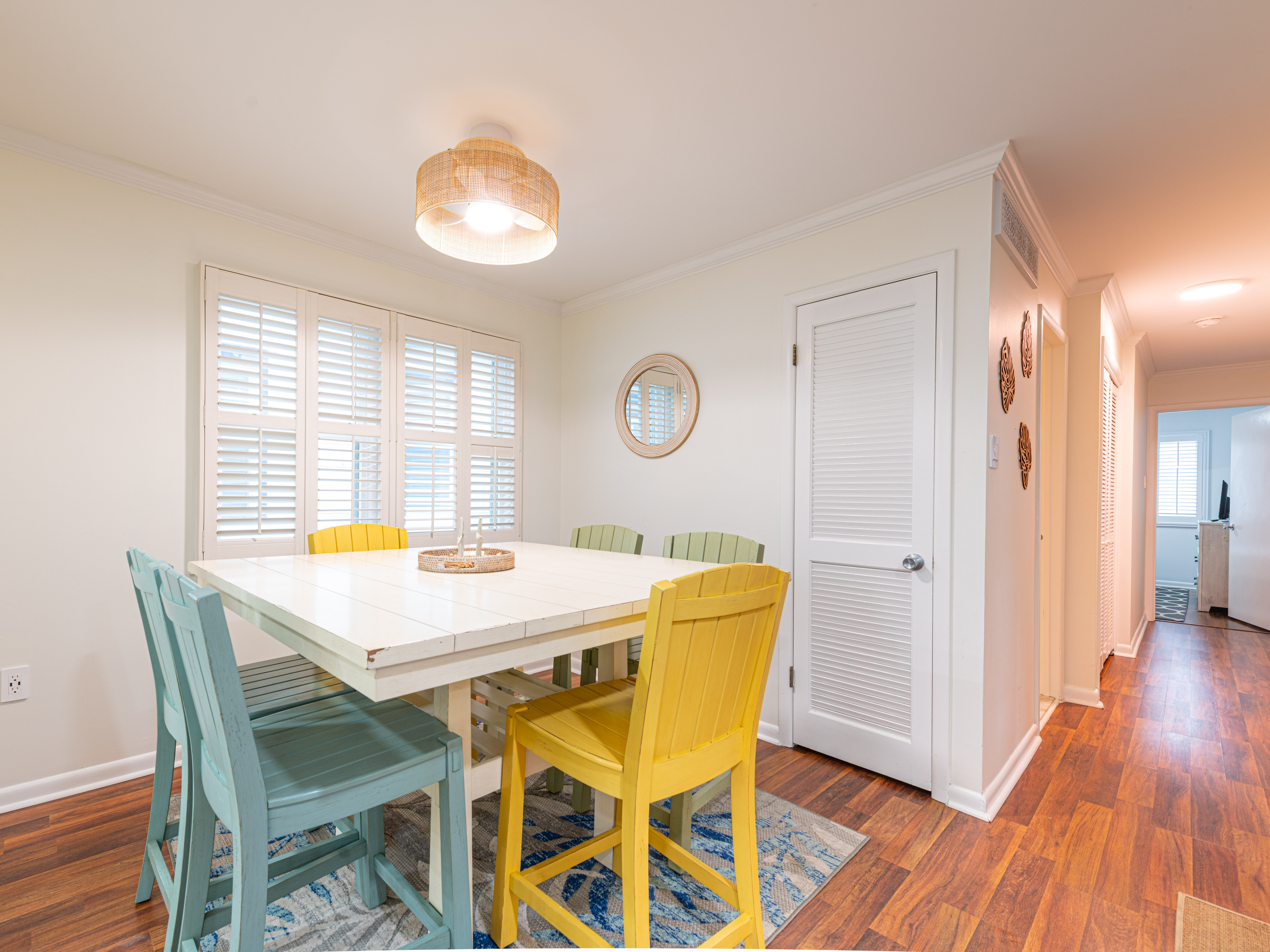 dining_room_table_seating