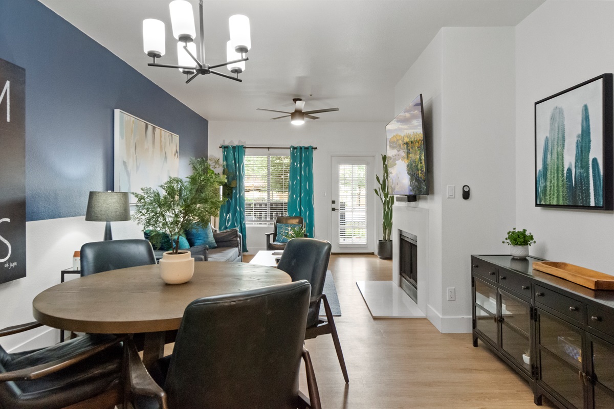 Relaxed dining space ideal for breakfast, lunch, and dinner