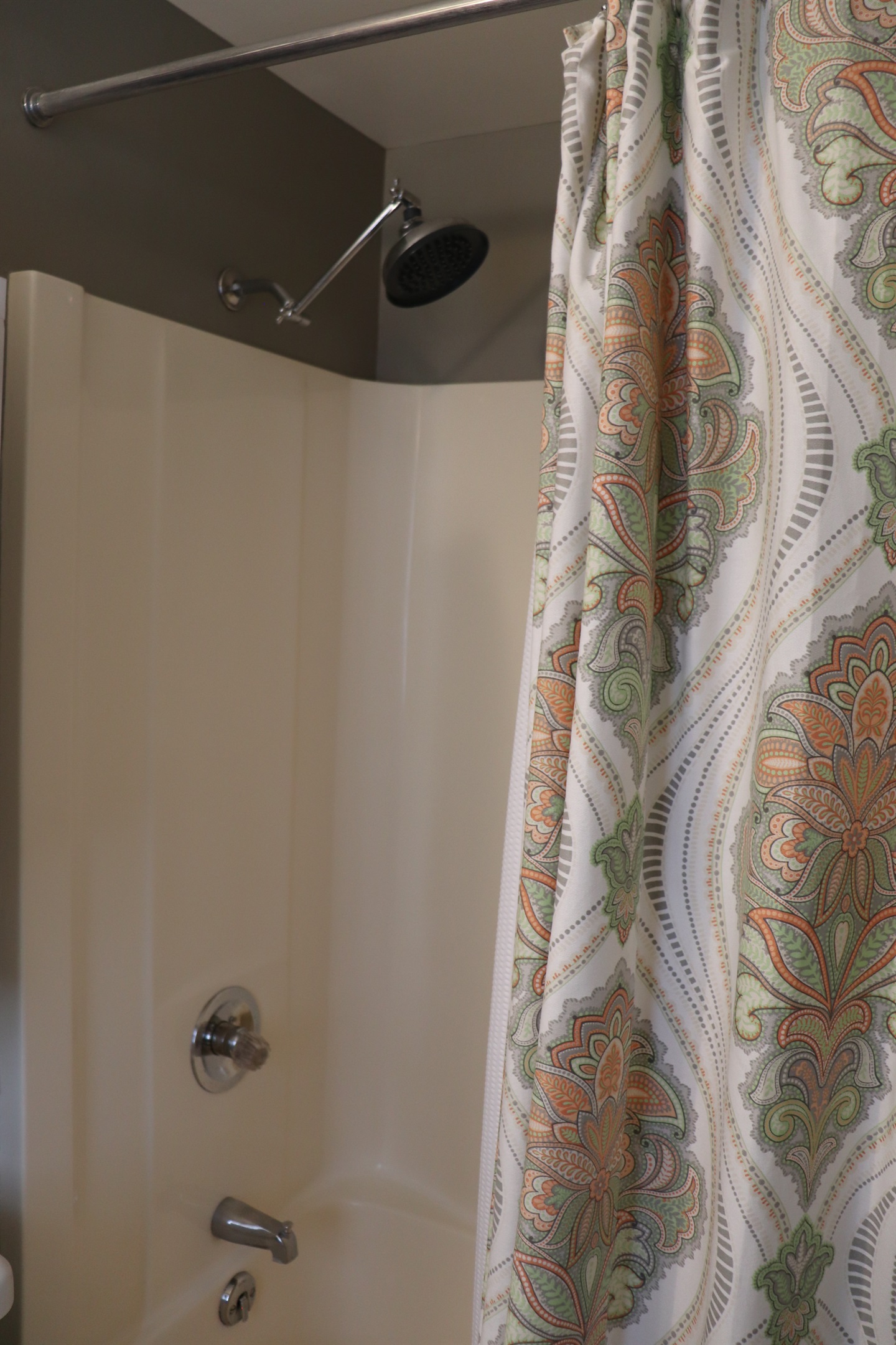 Ensuite bath in King w/ tub/shower