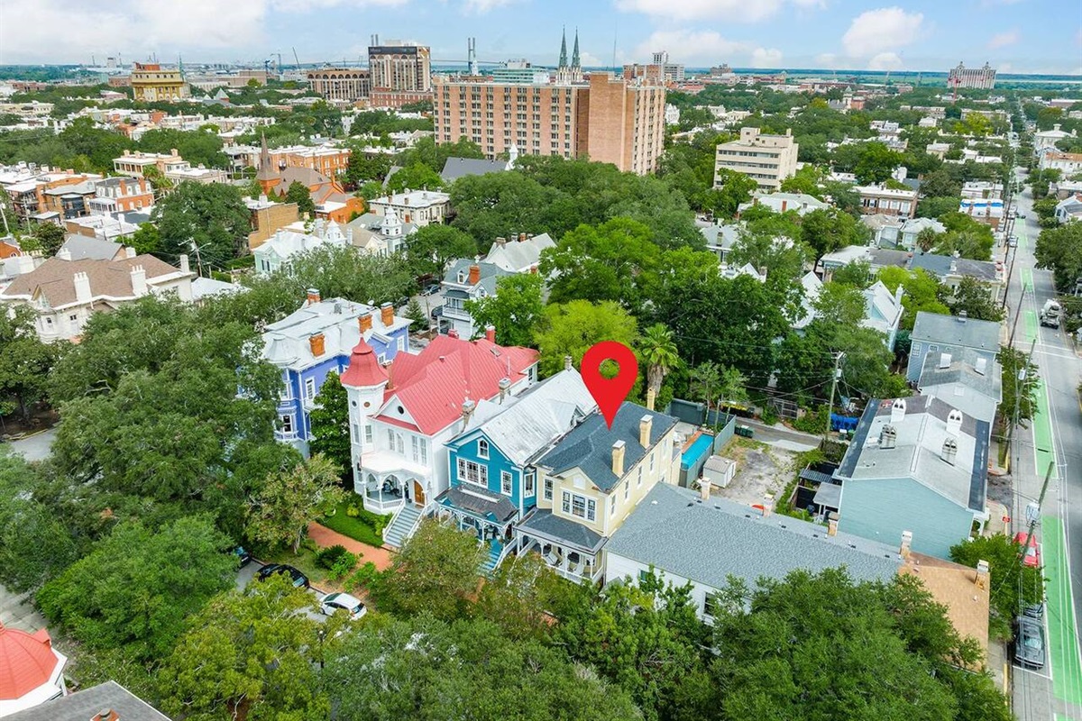 Located in the heart of Historic Savannah, but nestled into a quiet, care-free street so you can take time away from it all.