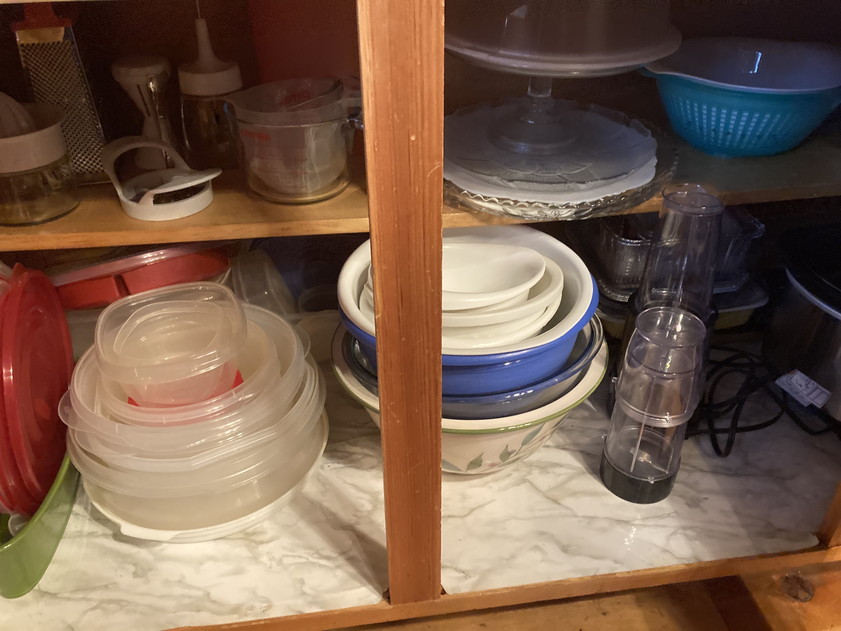 Food storage containers and mixing bowls.