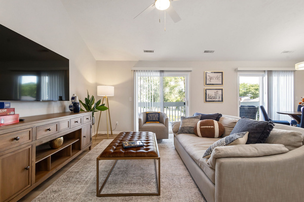 2B/2BA Near ND | Private Balcony | Walk to Campus, photo 5