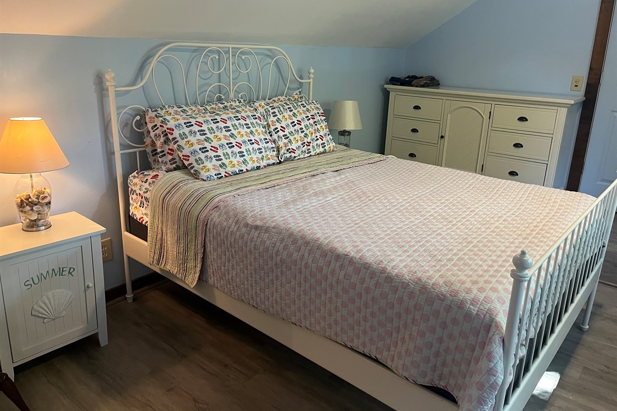 2nd floor Queen w/ bunks