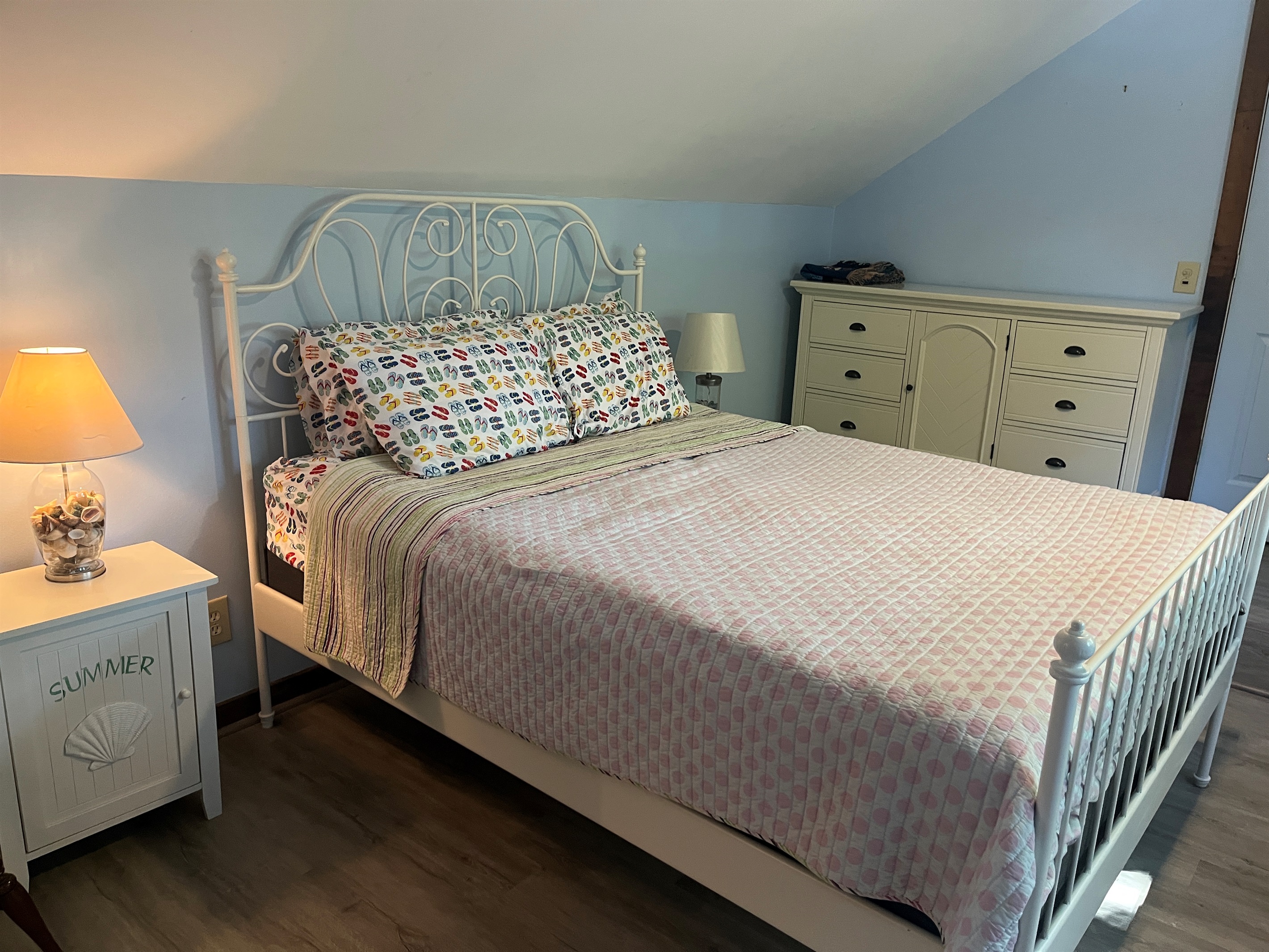 2nd floor Queen w/ bunks