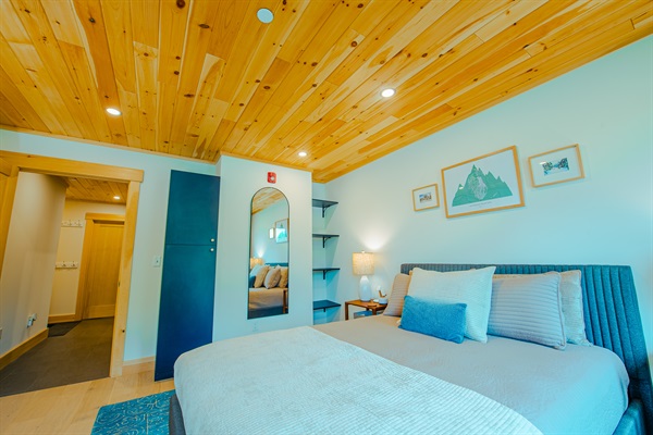 Second Bedroom - Queen Bed