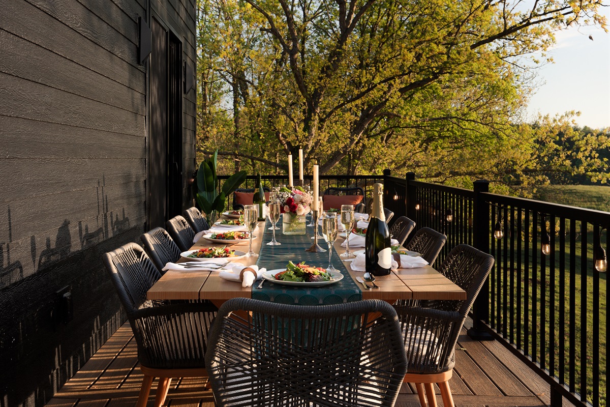 {Covered Dining Terrace}
Picture al fresco dinners, fresh mountain air, and unforgettable evenings shared with your favorite people. The spacious outdoor terrace was built for gathering beautifully.