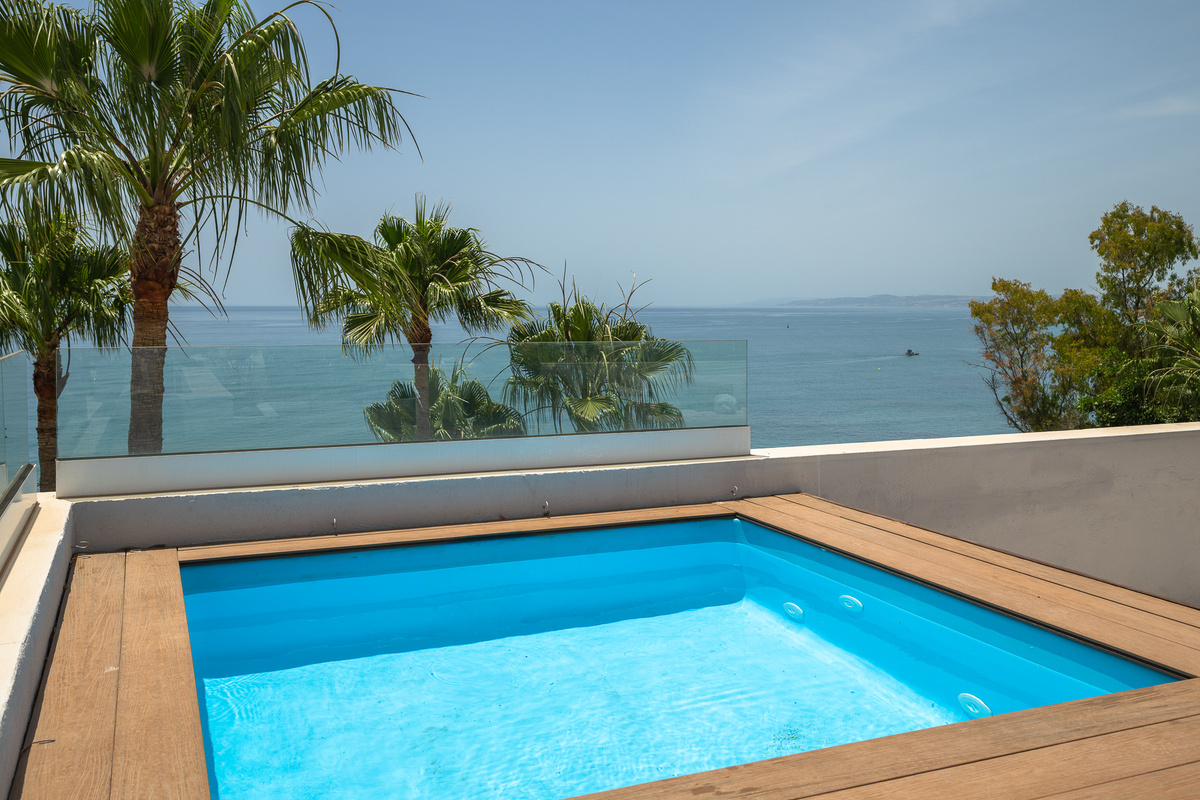 Private plunge pool