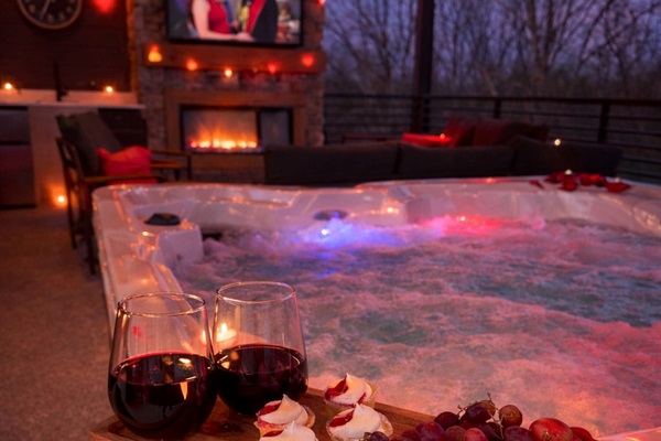 Floor 4 - Rooftop Deck: Hot Tub