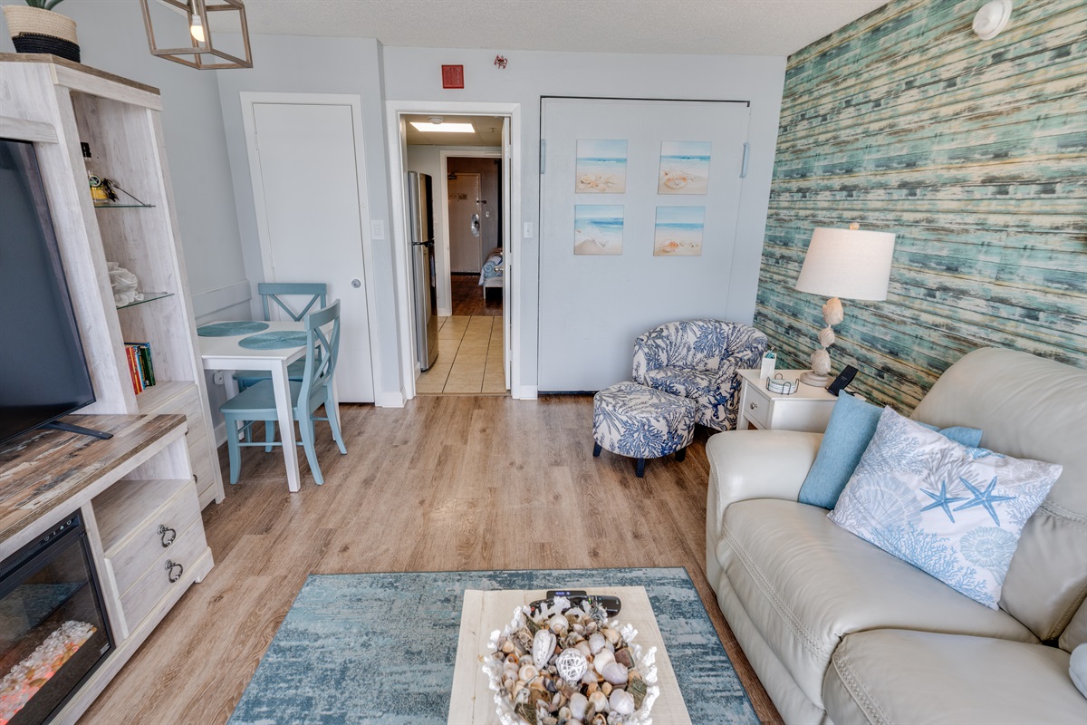 Large Living Room, Beautifully Decorated with Amazing Views