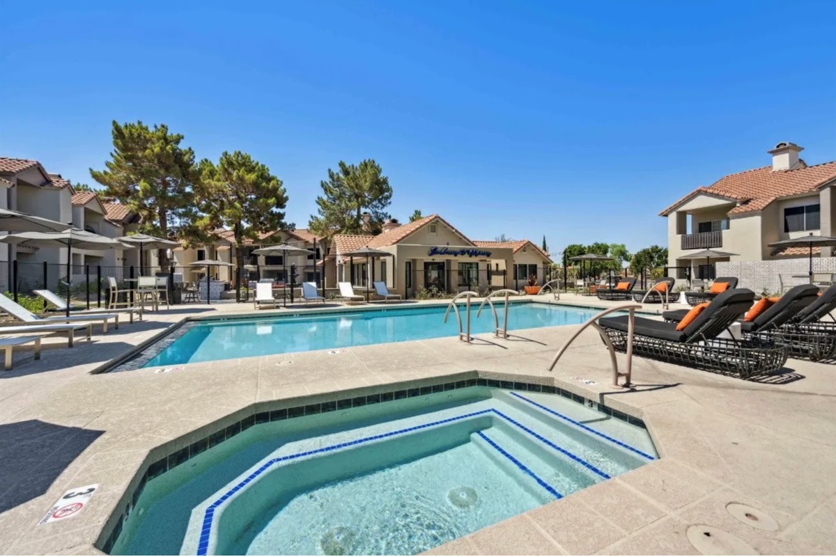 SECOND SWIMMING POOL WITH HOT TUB
