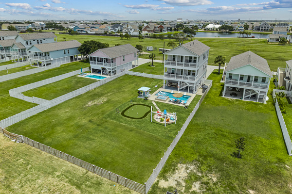 A Bird's-Eye View
From above, you'll see the home's fantastic location near the water, offering the perfect blend of relaxation, coastal beauty, and convenience.