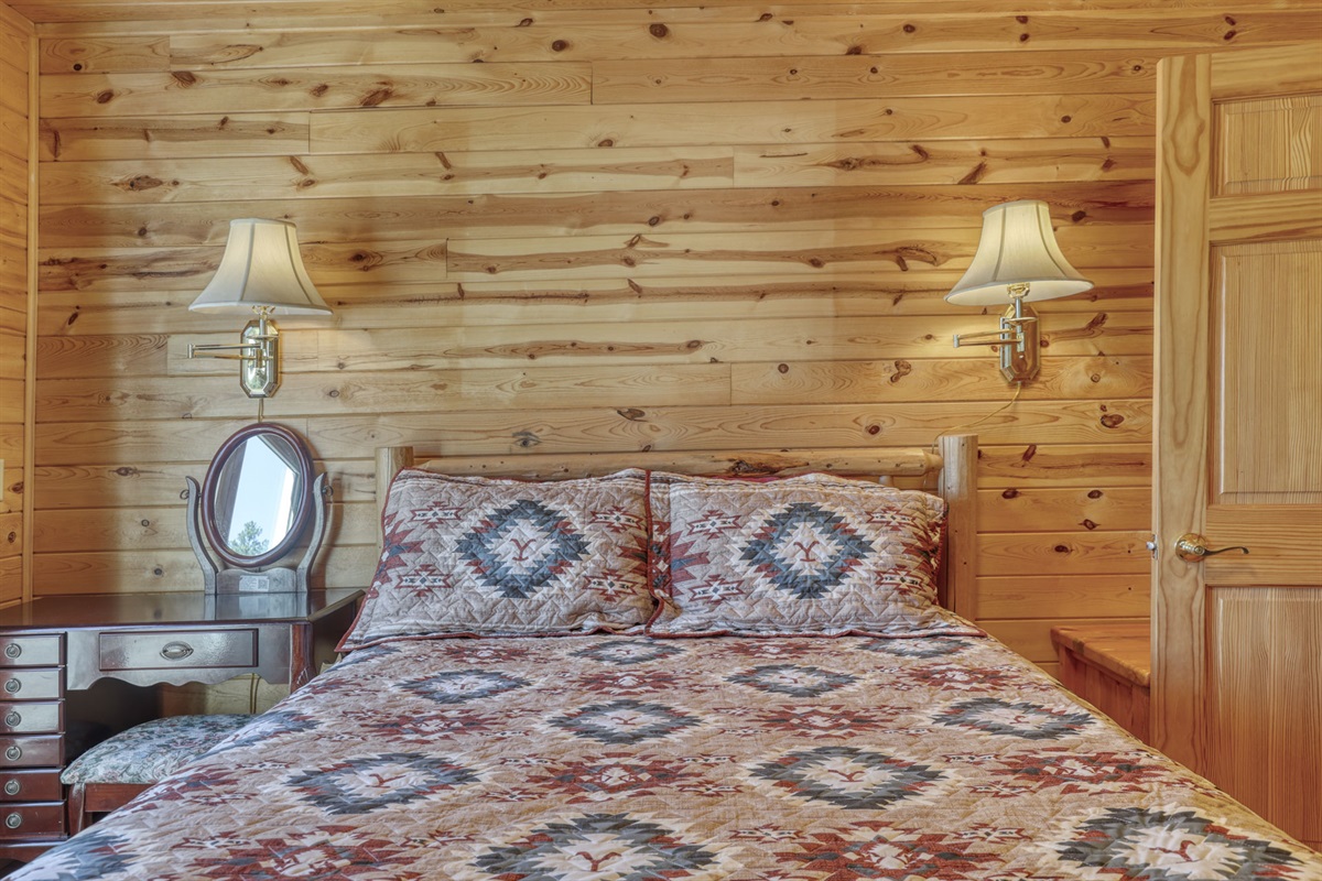Bedrrom 2 with Queen bed and TV