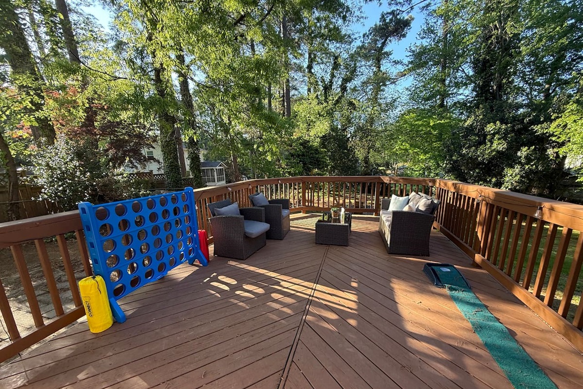 Make memories outdoors with oversized Connect 4 and relaxed seating — perfect for families and group fun. 