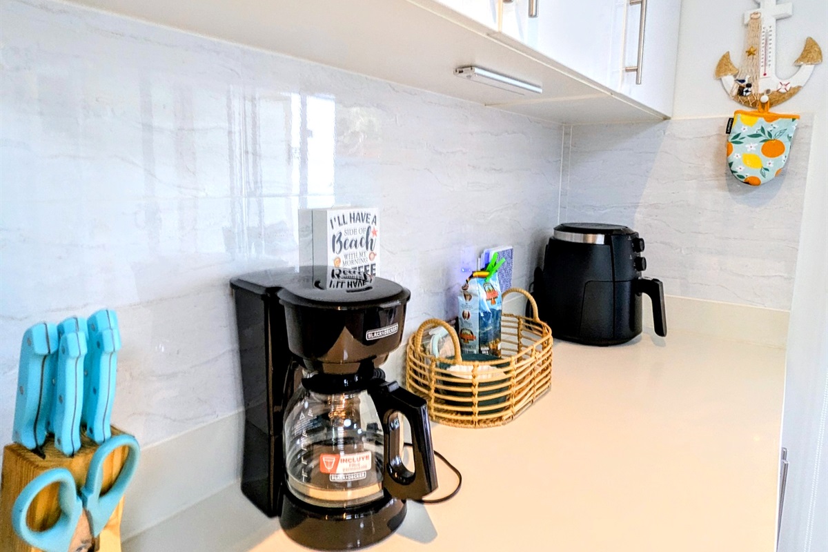 Kitchen countertop appliances include an airfryer