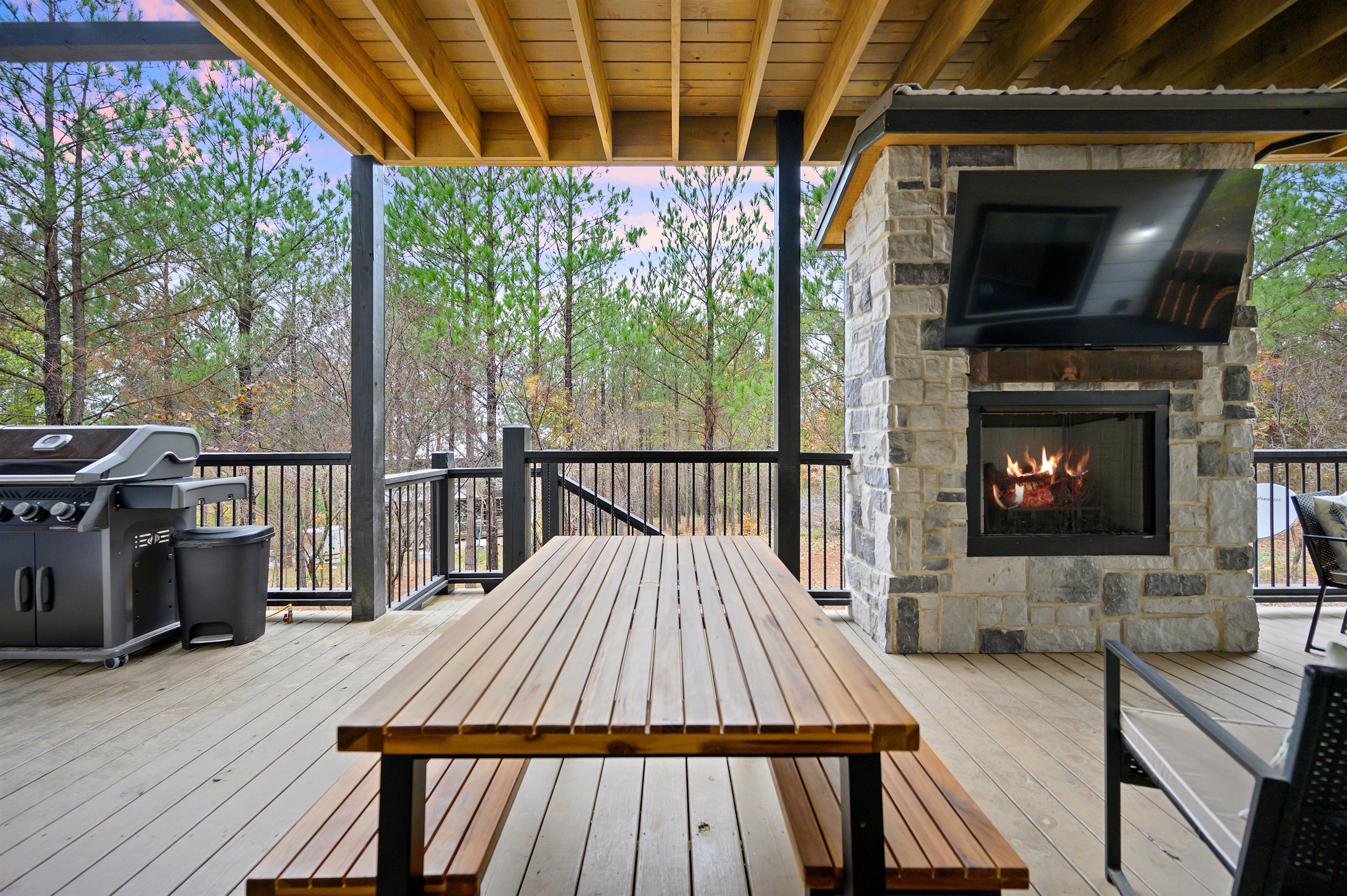 Outdoor grilling and deck dinners at Hit Refresh just feel like part of the vacation magic. Someone’s on the grill, someone’s gathered by the fireplace, and the whole family lingering outside together long after dinner is over.