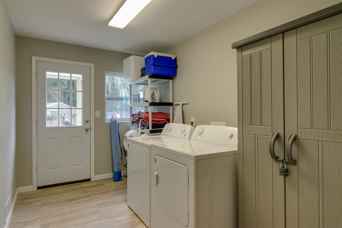 Full Size Washer/Dryer and Beach Gear