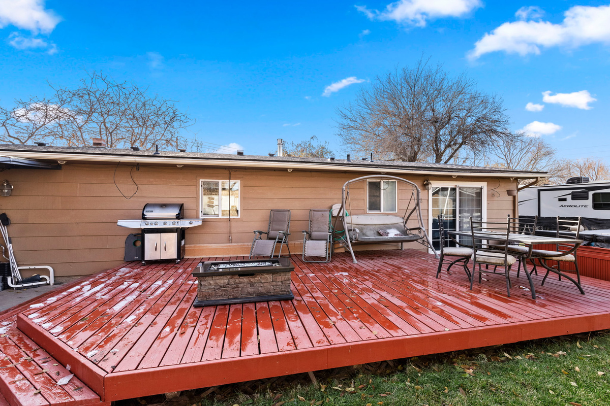 Enjoy a spacious patio complete with comfortable outdoor seating, a BBQ grill, and a cozy fire pit—perfect for relaxing and gathering with family and friends.