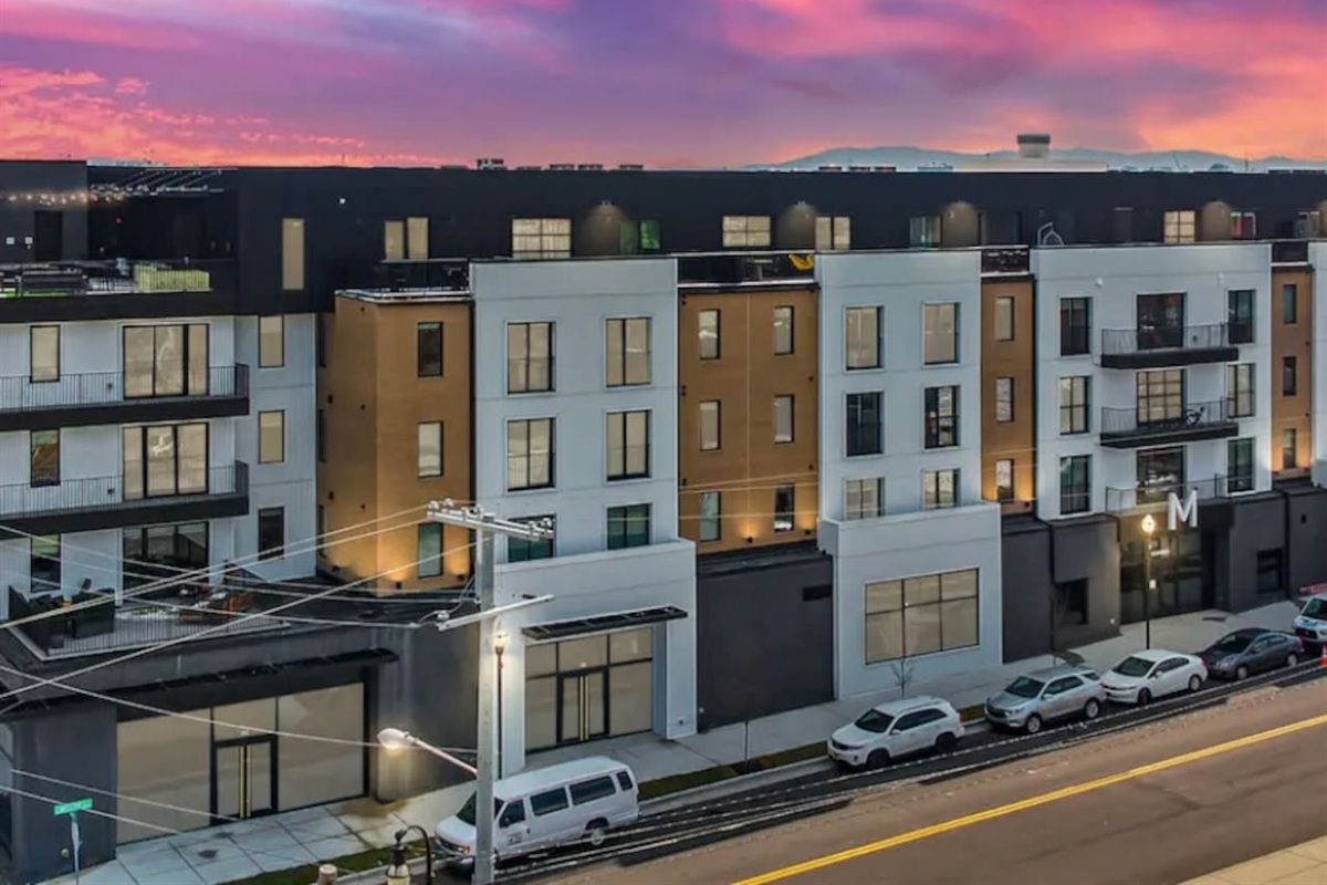 Modern Exterior: Stunning skyline views and vibrant architecture await your Nashville adventure!