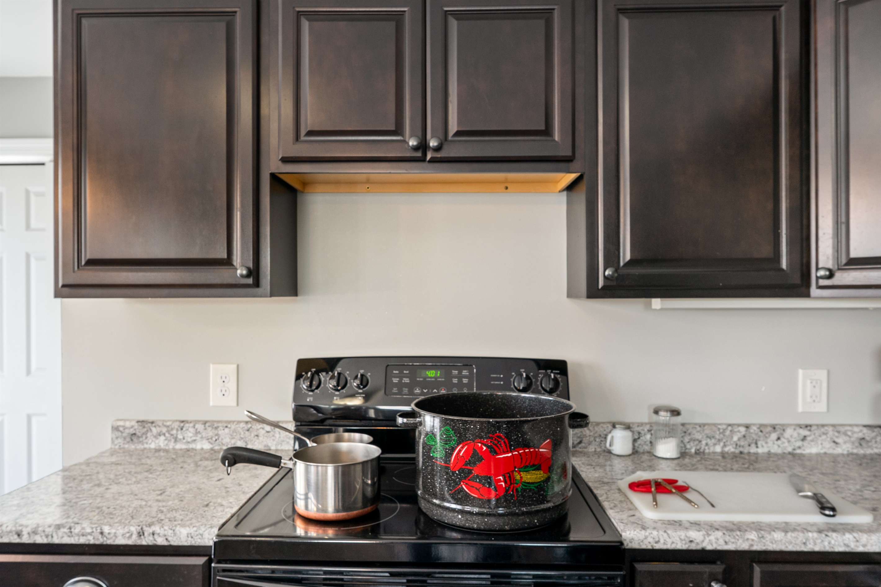 Kitchen - Flat Top Range and Oven - Lobster Bake